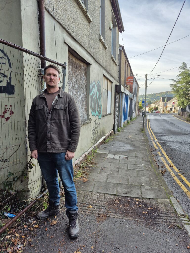 Anthony Cook, ymgeisydd Gwlad, Ffordd Penallta, Ystrad Mynach