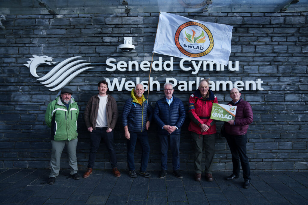 Ymgeiswyr a gweithredwyr Gwlad yn gwrthdystiad Protect Wales, 2026
